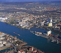 Das Dreilndereck mit Blick ber Weil am Rhein