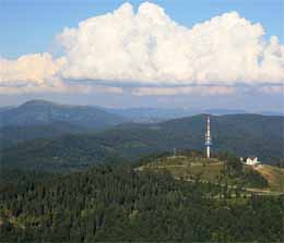 Blick über den Hochblauen zum Belchen