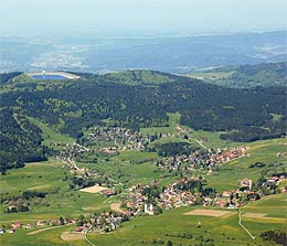 Herrischried im Hotzenwald. Blick nach Westen über das Hornbergbecken ins Wiesental.